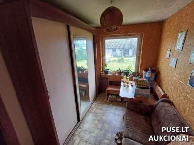 1/4 dalis gyvenamojo namo komplekso su 0.27 ha sklypu Rokiškio r. Panemunio m. Sodų g. 3, pradinė kaina 2748 EUR