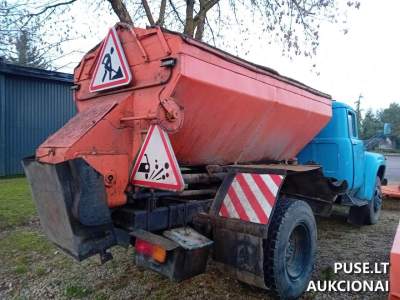 Krovininis smėlio barstytuvas ZIL 441610 1986 m. parduodamas aukcione nuo 1400 EUR