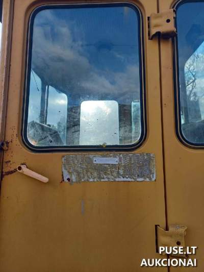 Buldozeris T-170 traktorius parduodamas aukcione už 5000 EUR