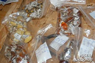 Prabangių 27,661 kg gintaro dirbinių aukcionas Panevėžyje pradedant nuo 11157 EUR