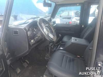Originalus Land Rover Defender automobilis aukcione Vilniuje, pradinė kaina 12589 EUR