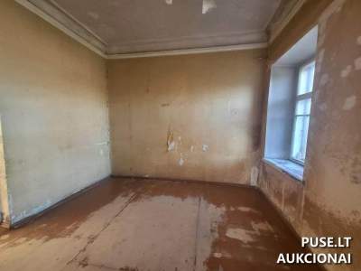 Nekilnojamasis turtas aukcione Vilniuje: 56 kv.m butas Pirčiupių g. su kultūros paveldo zonos apribojimais, pradinė kaina 115050 EUR