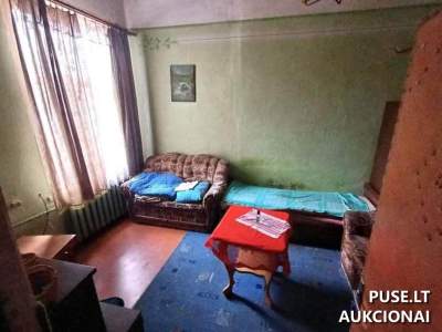 1/2 dalis buto Šiaulių rajone, Kuršėnuose, Stoties g. 95, su bendra 25.98 kv. m, pradinė kaina 1000 EUR