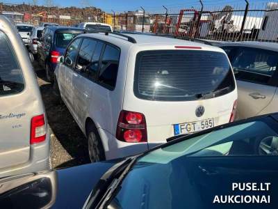 VW TOURAN 2007 m. dyzelinis automobilis Panevėžyje parduodamas už 2794 EUR pradinę kainą
