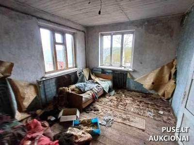 1/2 dalis gyvenamojo namo, ūkinio pastato ir priklausinių Kupiškio rajone, Daršiškių kaime, pradinė kaina 1000 EUR