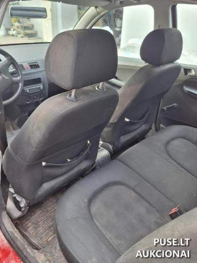 Lengvasis automobilis SKODA FABIA 2006 m. 47 kW benzinas parduodamas Kauno rajone, pradinė kaina 360 EUR