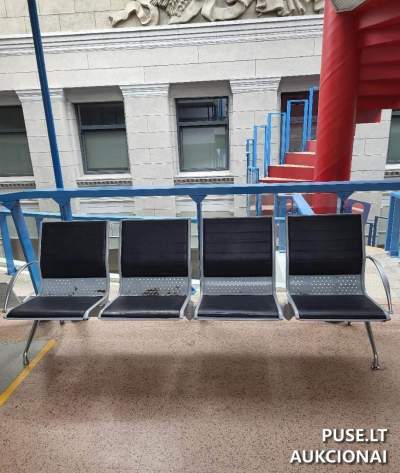 21 vnt. metalinių keturviečių naudotų suolų aukcionas Vilniuje pradinė kaina 300 EUR