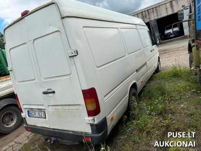 Krovininis automobilis VW LT35 (2005 m.) dyzelinas parduodamas už 2000 EUR aukcione