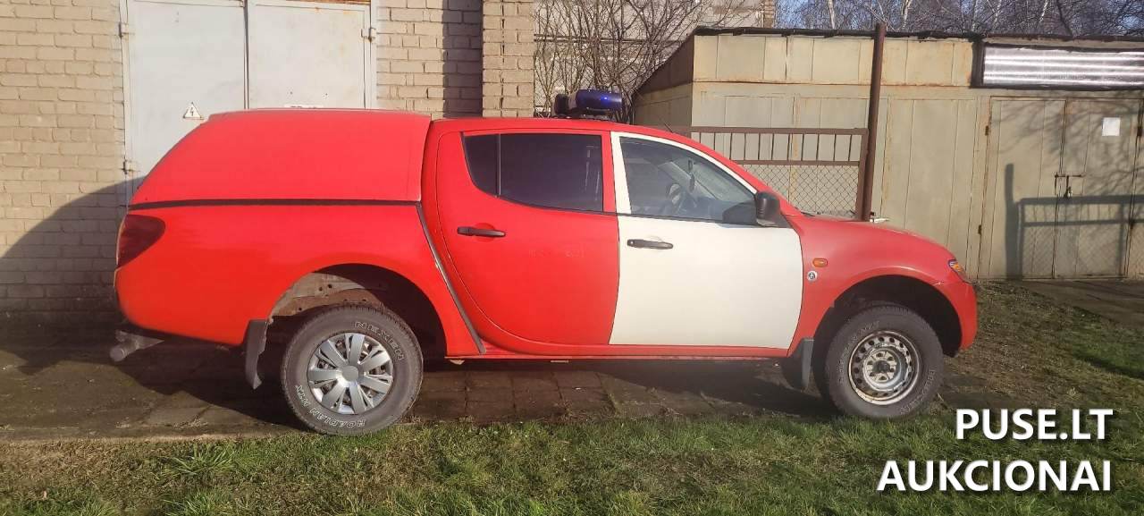 Automobilis "Mitsubishi L200" ir plastikinis įdėklas Lengvasis automobilis 2
