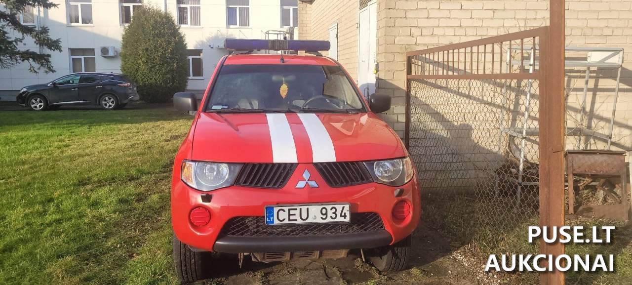 Automobilis "Mitsubishi L200" ir plastikinis įdėklas Lengvasis automobilis 3