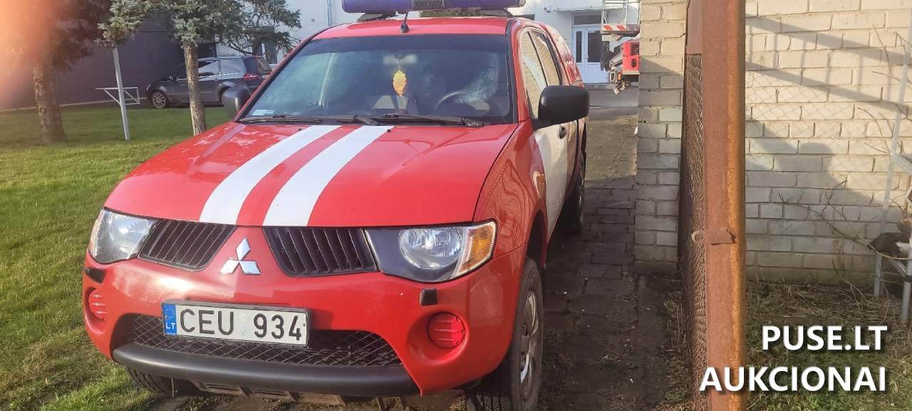 Automobilis "Mitsubishi L200" ir plastikinis įdėklas Lengvasis automobilis 4