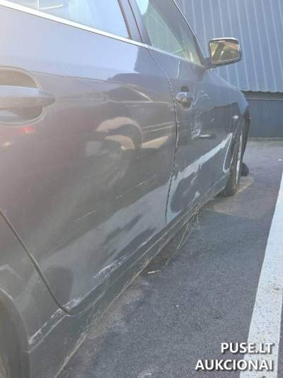 BMW 530 dyzelinis lengvasis automobilis su defektais parduodamas aukcione 786 EUR