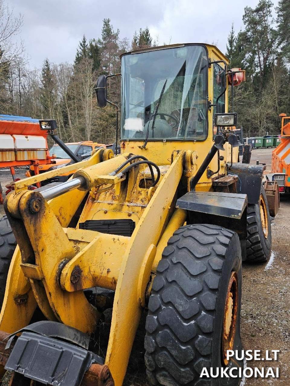 Ratinis pakrovėjas Komatsu WA270-3 Traktoriai, savaeigės mašinos, priekabos, puspriekabės 1