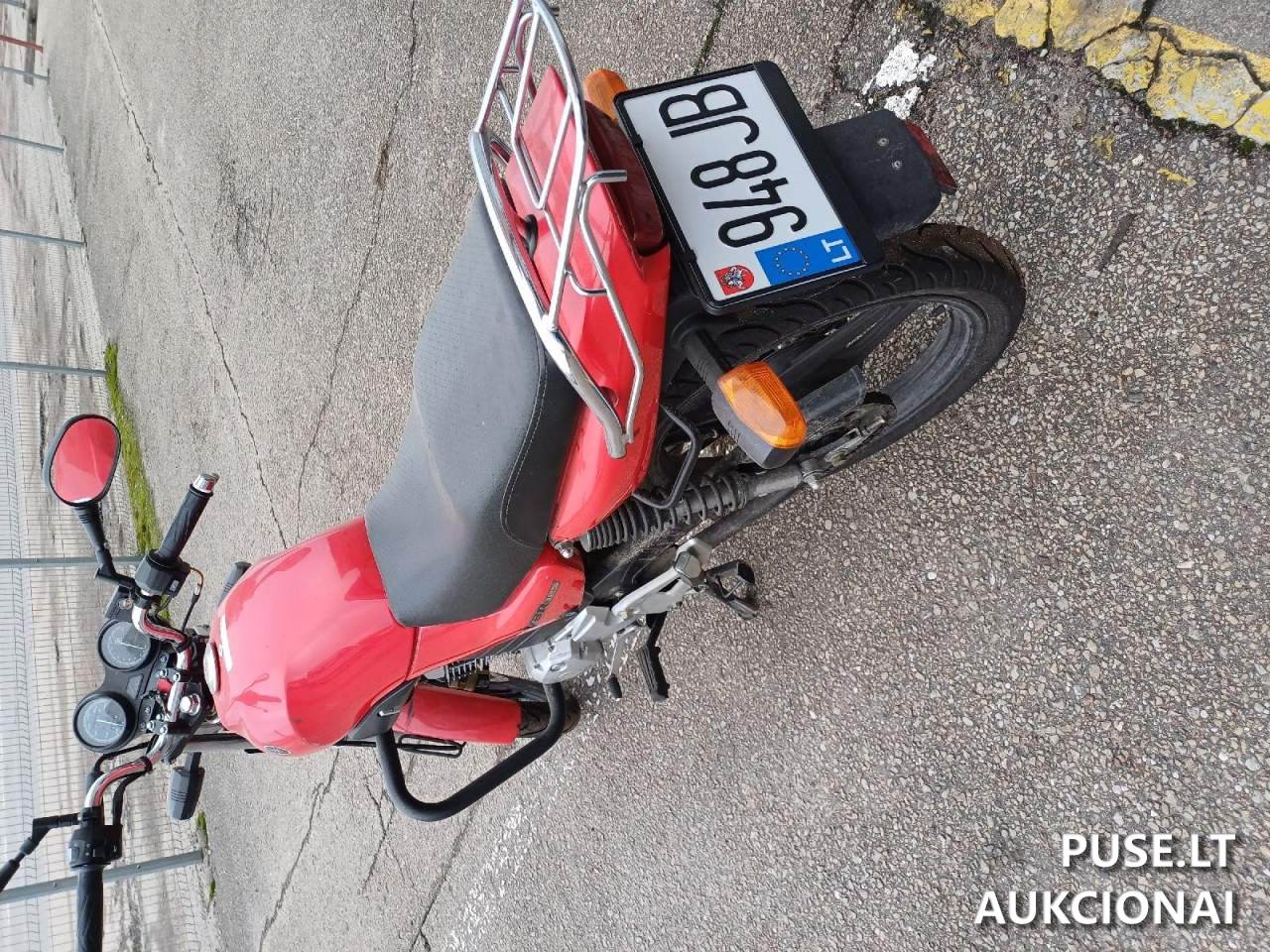 Yamaha YBR125 Motociklas 4
