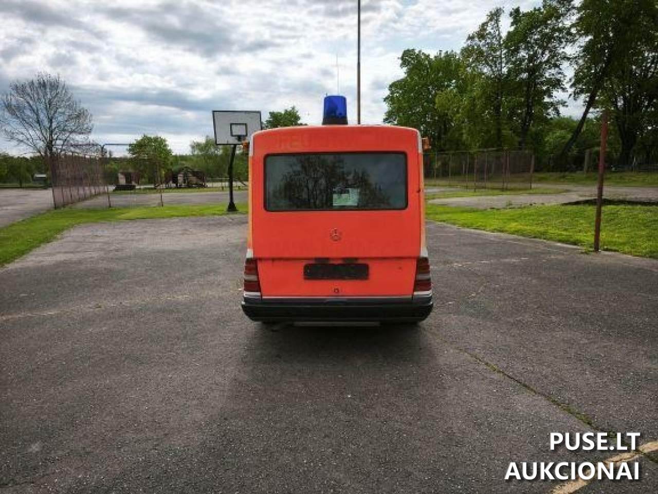 Automobilis Mercedes Benz E250 Lengvasis automobilis 1