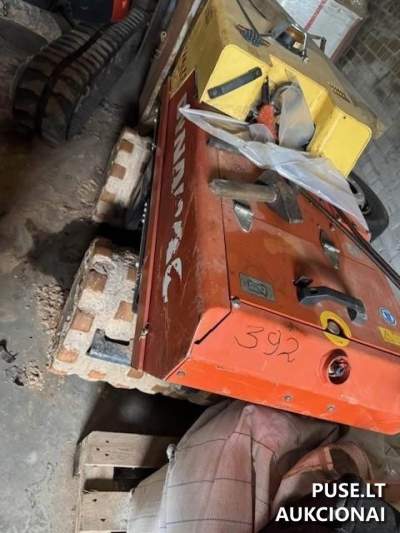 Žemės tankinimo įranga (vibroplokštės) parduodamos aukcione nuo 24691 EUR