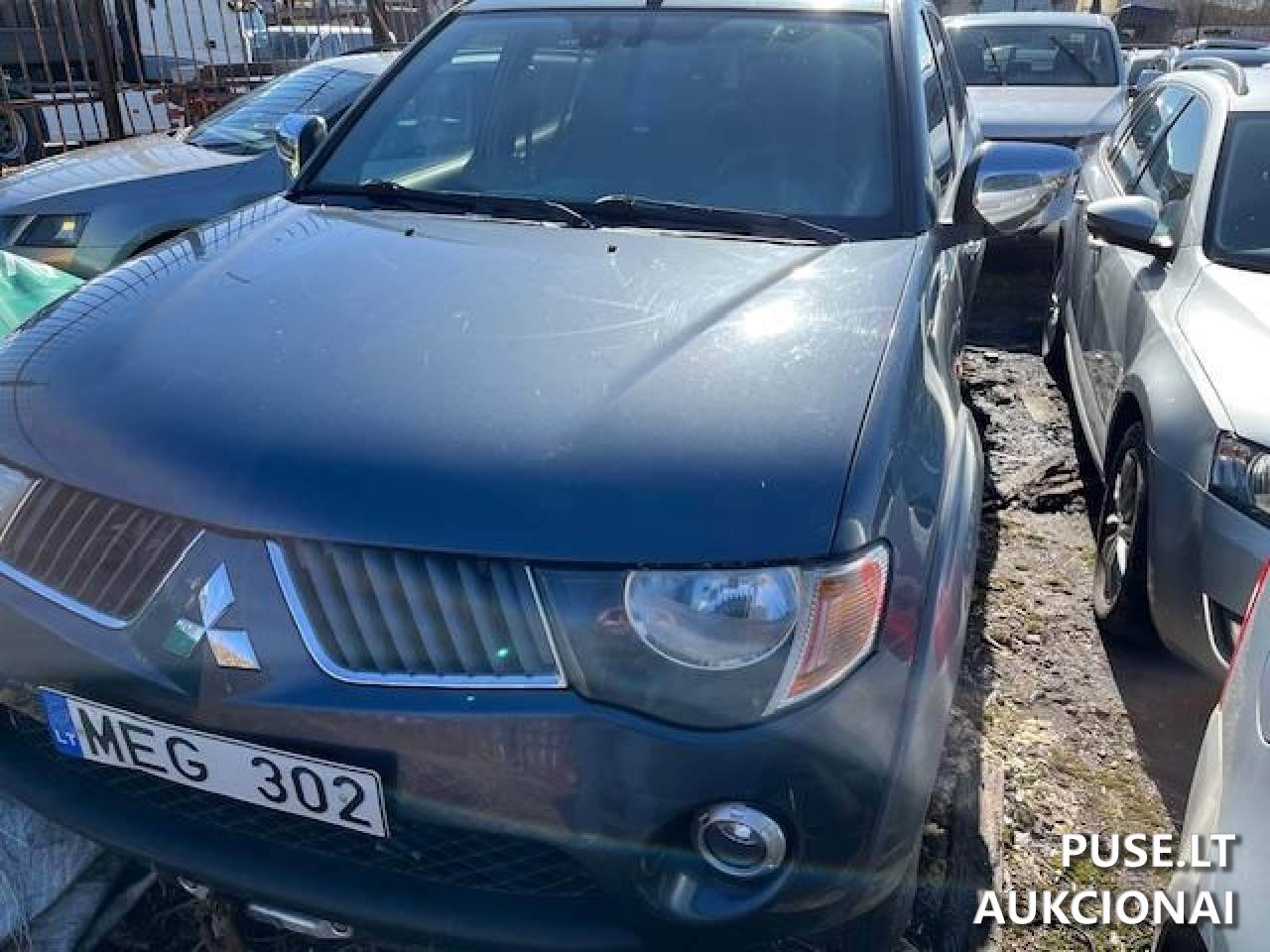 MITSUBISHI Nenurodyta 4