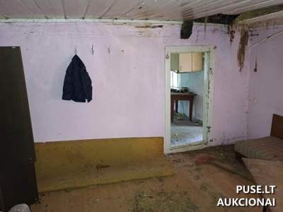 Sodyba Marijampolės rajone, Riečių kaime, su ūkiniais pastatais ir 0.2818 ha žemės sklypu, pradinė kaina 2400 EUR