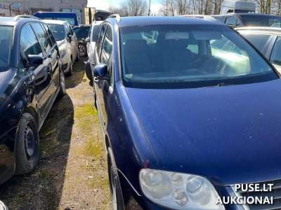 Volkswagen Touran 2004 dyzelinis automobilis parduodamas aukcione nuo 1884 EUR