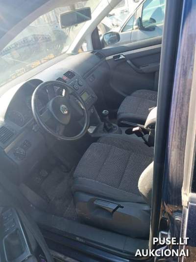 VW TOURAN 2004 dyzelinis automobilis Panevėžio r. aukcione nuo 1958 EUR