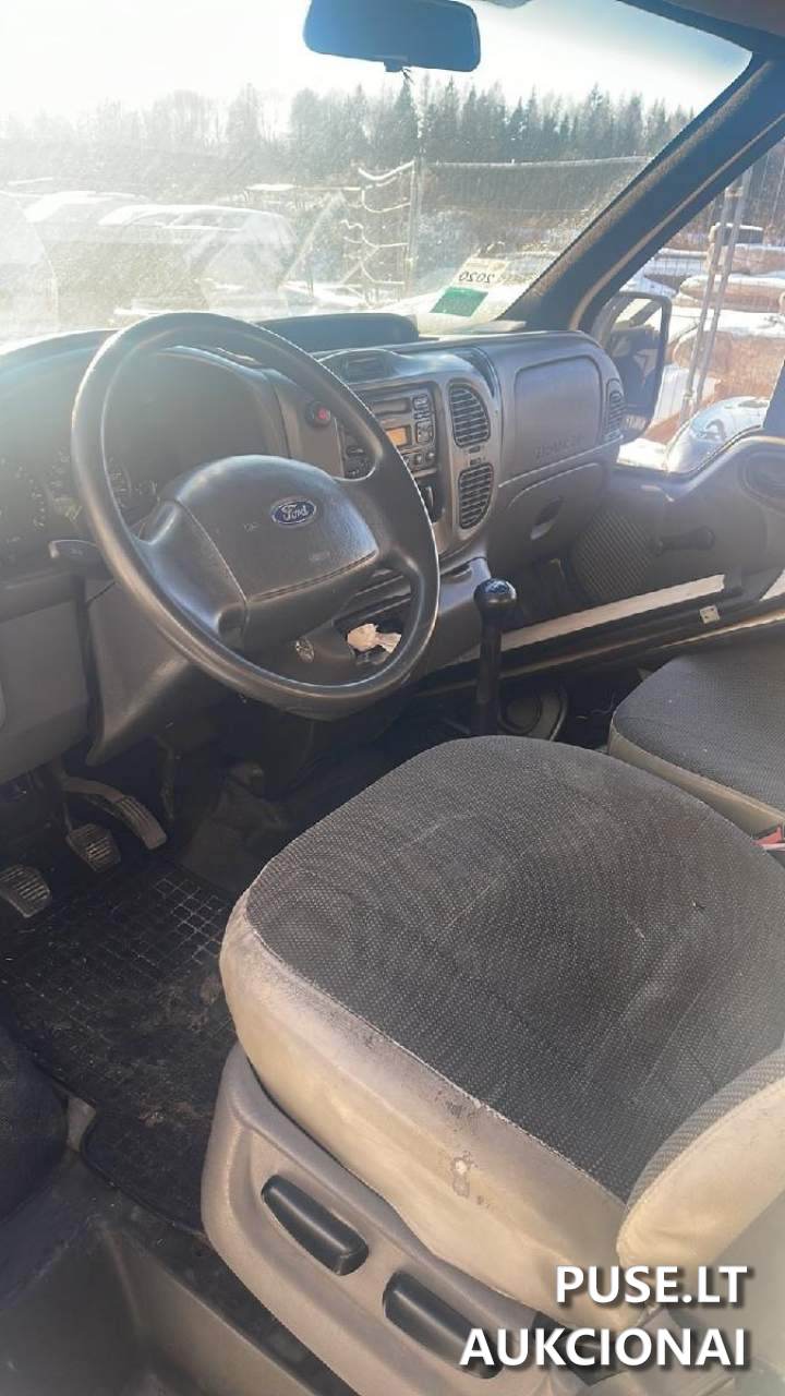 Volvo S80 ir Ford Transit Neklasifikuota 6