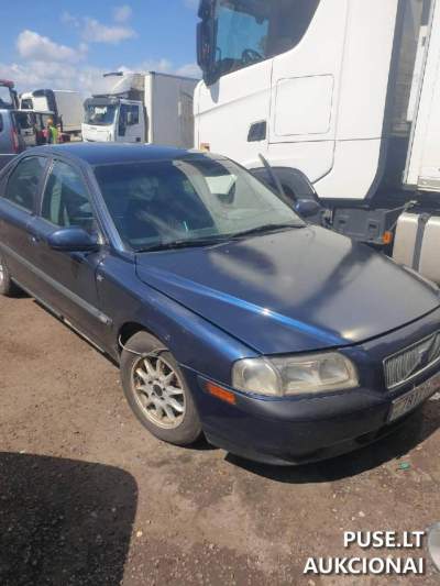 Dvi transporto priemonės Volvo S80 ir Ford Transit parduodamos aukcione nuo 1153 EUR