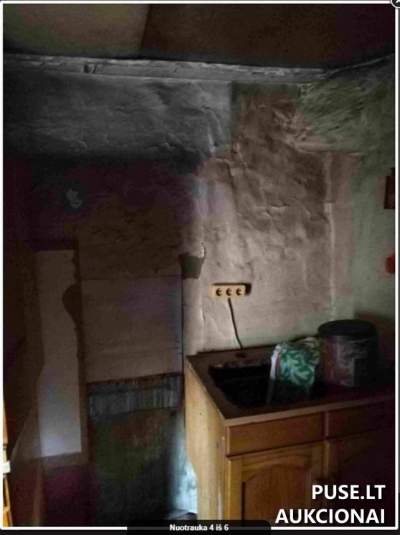 Gyvenamojo namo dalis Vilniuje, Dzūkų g. 52, nuo 10880 EUR - Antstolio aukcionas