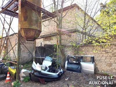 Pramoninės paskirties turtas Kaune Sandėlių g. 4J: Sandėlis, 4 pastatai ir 0.1640 ha sklypas, pradinė kaina 186235 EUR