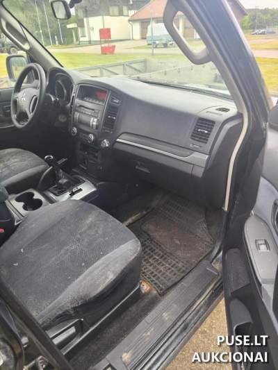 Parduodamas 2007 m. Mitsubishi Pajero dyzelinis visureigis su 118 kW galia pradine kaina 600 EUR