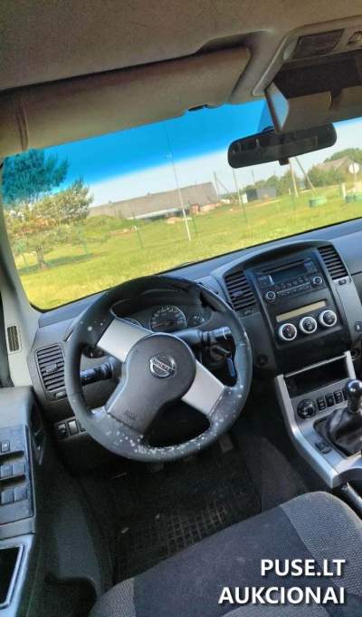 Parduodamas 2014 m. Nissan Pathfinder dyzelinis visureigis aukcione pradedant nuo 900 EUR