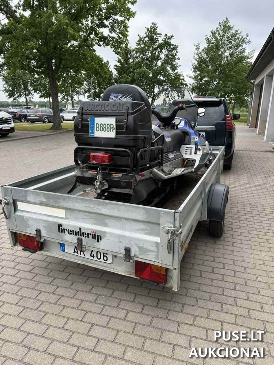 Sniegomobilis (motorinės rogės) "Bearcat 660 WT" reg. Nr. B688R su priekaba, valst. Nr. AR 406 Sniegaeigis 4