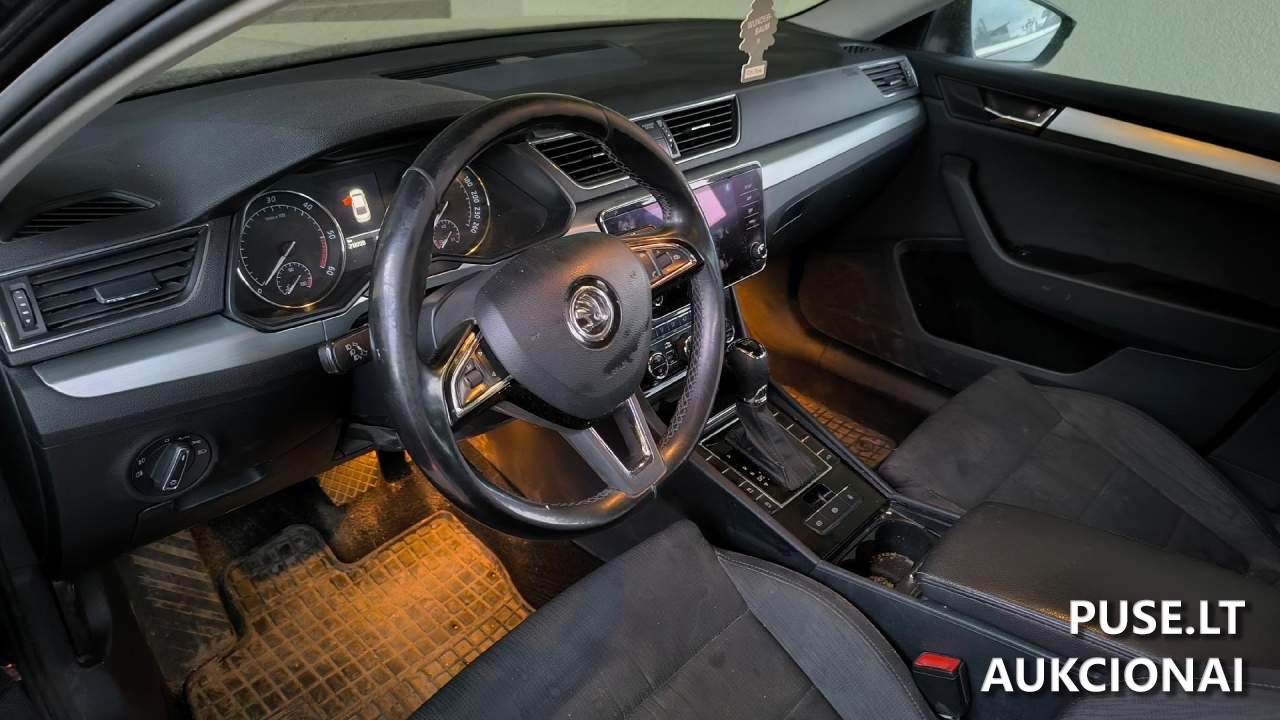Automobilis Skoda Superb Keleivinis automobilis 1