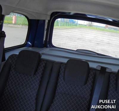 Lengvasis automobilis Renault Kangoo aukcione Klaipėdoje, pradinė kaina 2500 EUR