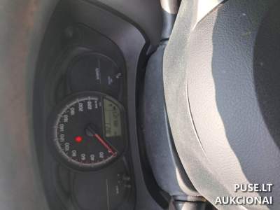 Lengvasis automobilis Toyota Yaris 2015m. benzinas parduodamas aukcione 6000 EUR