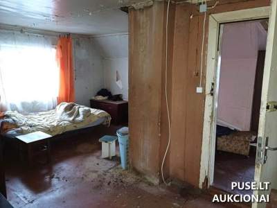 Parduodama dalis gyvenamojo namo Kauno r. sav., Juragių k., Tuopų g. 23 su 0.1724 ha žemės sklypu, pradinė kaina 7620 EUR