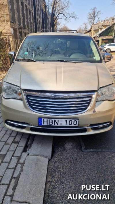 Keleivinis automobilis Chrysler Town & Country 2013 m. parduodamas aukcione už 4000 EUR