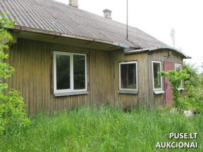 Parduodama sodyba Jurbarko rajone, Veliuonos miestelyje, Gervėnų g. 1, pradinė kaina 10200 EUR