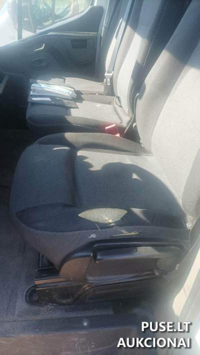 Krovininis automobilis Renault Master aukcione Vilniuje, pradinė kaina 10579 EUR