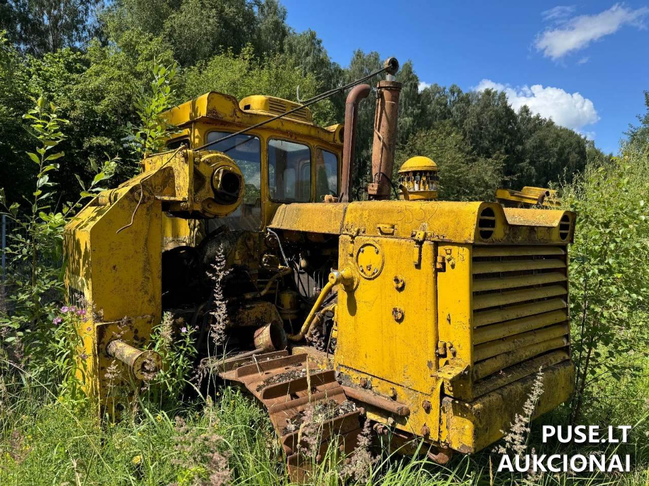 Sunkioji technika (Klotuvai, buldozeriai) Traktoriai, savaeigės mašinos, priekabos, puspriekabės 4