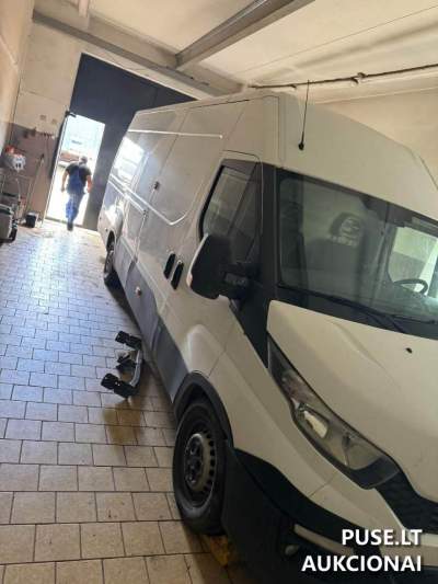 Krovininis automobilis IVECO DAILY 35S15 2015 m. aukcionas Šiauliuose, pradinė kaina 8000 EUR
