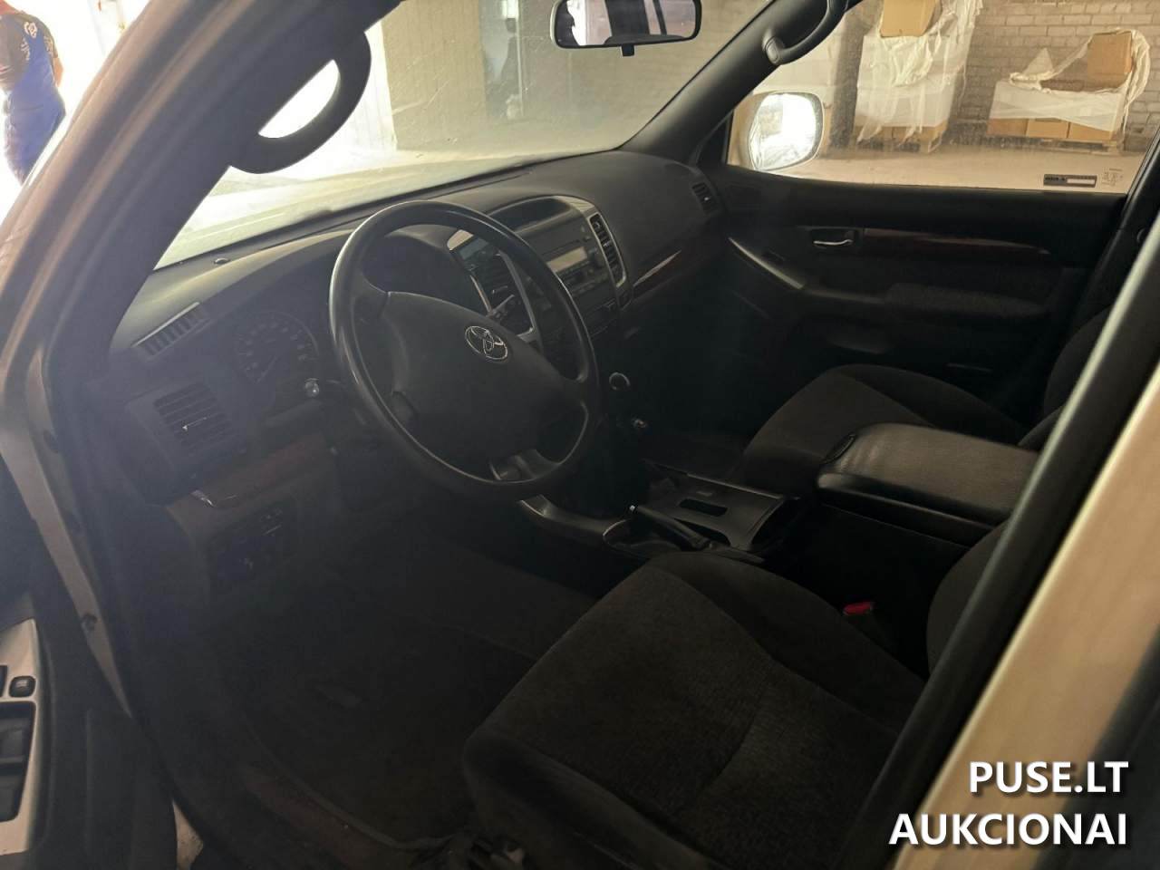 TOYOTA LAND CRUISER Lengvasis automobilis 1