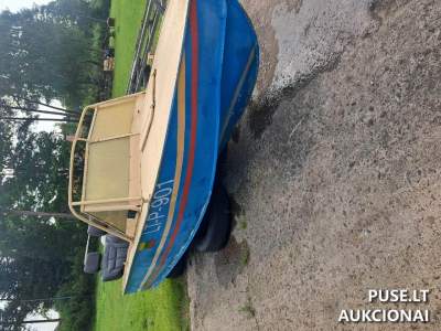 Motorinė valtis Progres-4 su varikliu Johnson 35, pradinė kaina 700 EUR, aukcionas Pagėgiuose