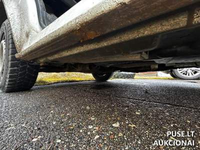 VW Transporter 2005 m. su šaldytuvu parduodamas aukcione už 2500 EUR, galiojanti TA iki 2025-09-11