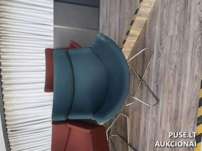 14 Spalvotų minkštų krėdų aukcionas Vilniuje, pradinė kaina 160 EUR