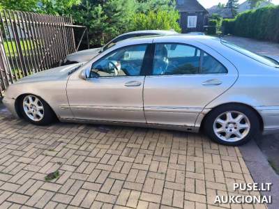 Automobilis Mercedes Benz S320 aukcione nuo 1000 EUR - Pirmosios kategorijos transporto priemonė