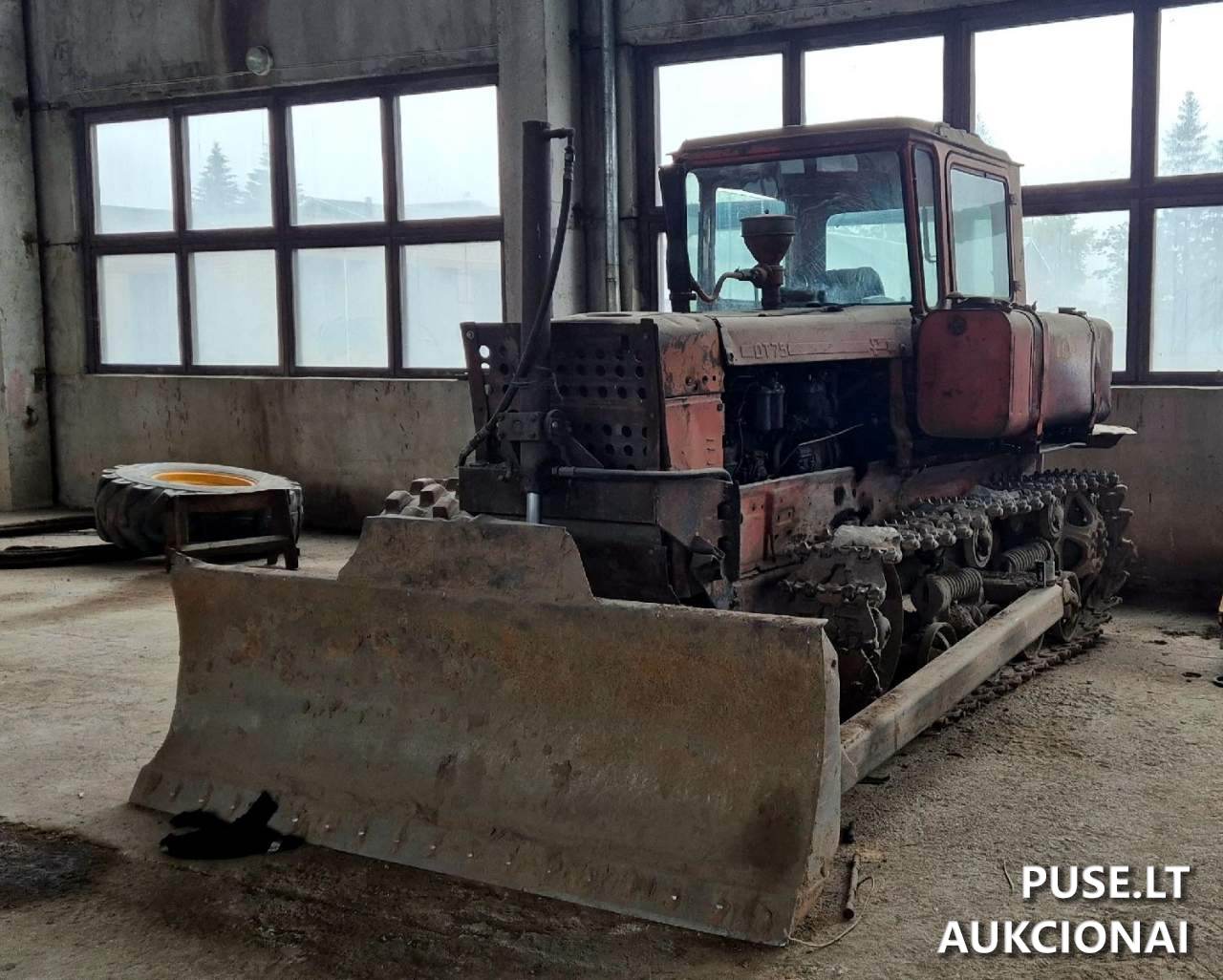 Buldozeris DT75 Neklasifikuota 3