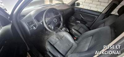 Lengvasis automobilis VW Golf 2002 m. parduodamas aukcione nuo 1200 EUR