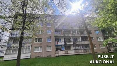 1/2 dalis buto Akmenės rajone, Naujojoje Akmenėje, Respublikos g. 23, pradinė kaina 14175 EUR, parduodama aukcione