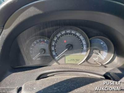 Lengvasis automobilis Toyota Auris pilkos spalvos 2014 m. parduodamas aukcione už 6320 EUR