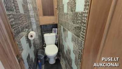 1/2 dalis buto Šiauliuose Gegužių g. su rūsiu, pradinė kaina 15600 EUR